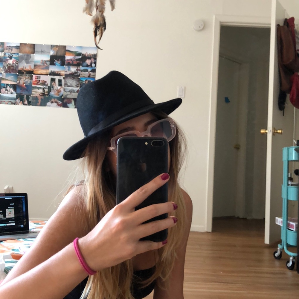 black hat - Picture 3 of 3